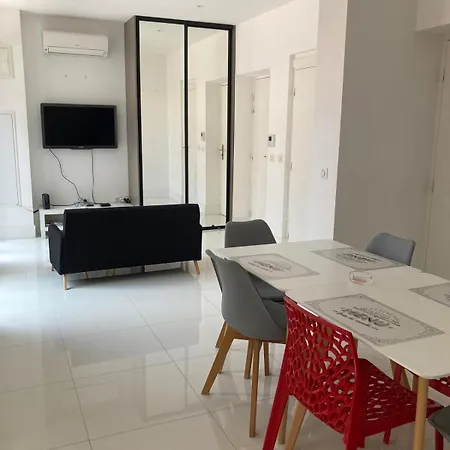 De 52m2 Avec Terrasse Et Jardin De 63m2 * Villefranche-sur-Mer